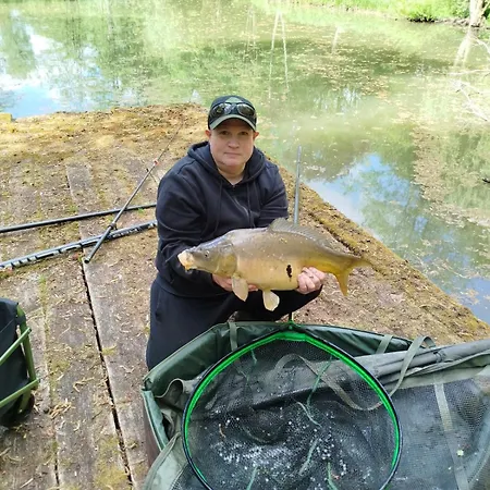 بيت للعطل De La Maison De L'etang *