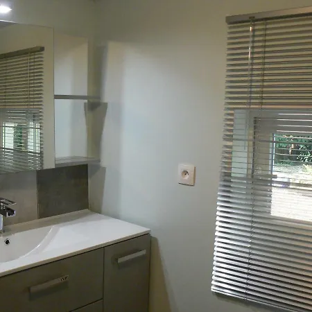 بيت للعطل De La Maison De L'etang